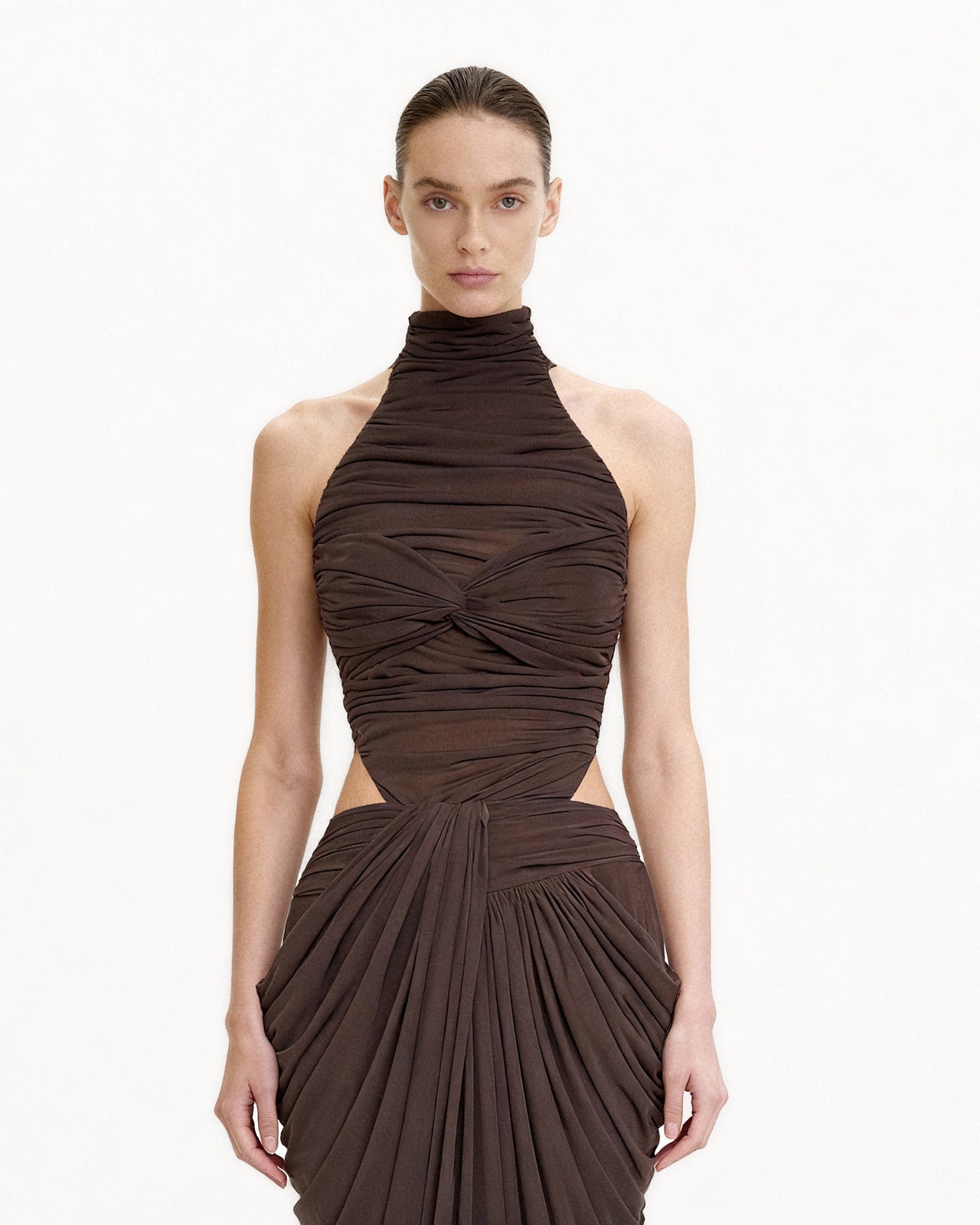 ルーシュ ツイストフロント ホルター ボディスーツ - ブラウン