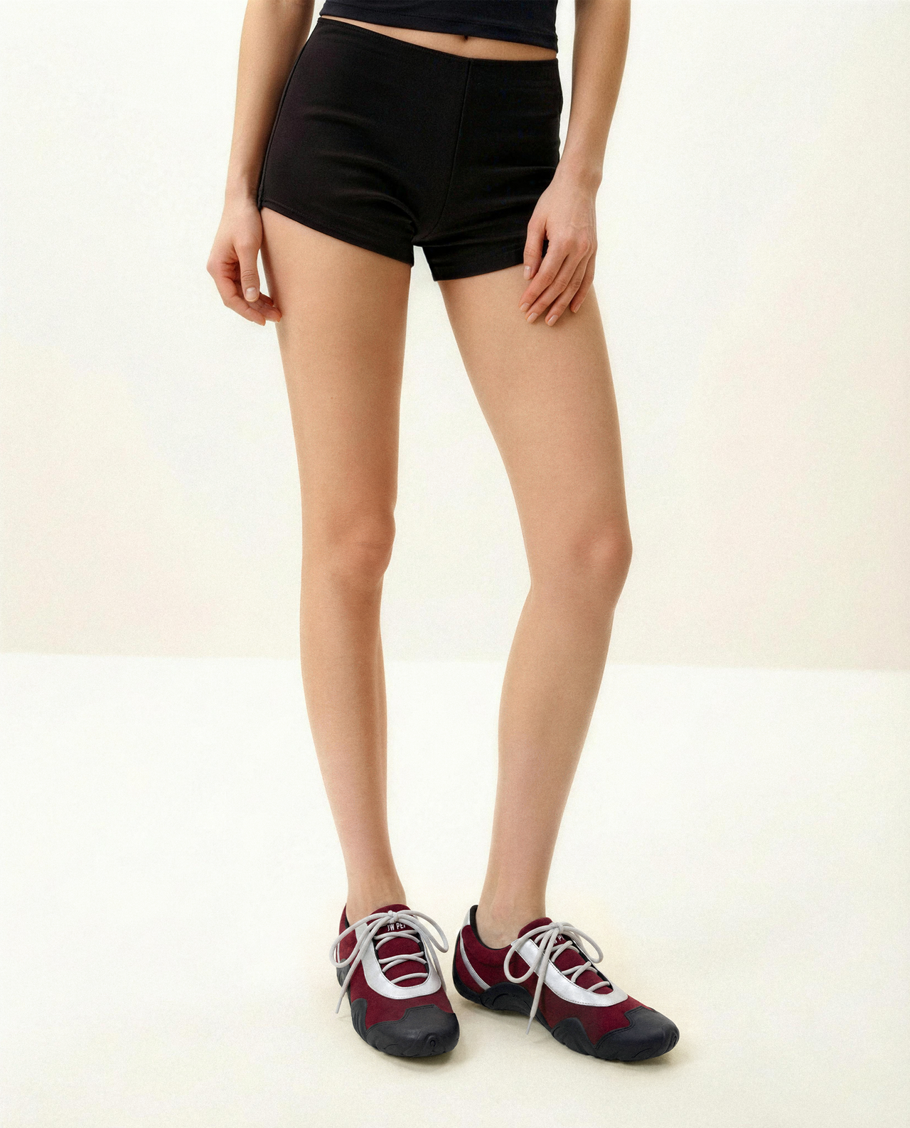 Caitlin フェイクスエード レースアップバレリーナスニーカー - バーガンディ＆ライトグレー