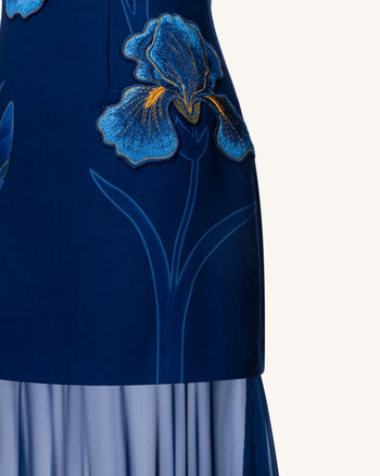 Iris 刺繍入りプランジシアーオーバーレイマキシドレス - ネイビーブルー