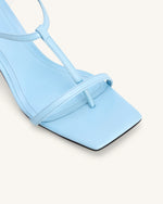 Charlotte ストラッピーサンダル（球体ヒール付き） - スカイブルー