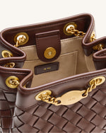 Yara 手編みバケットバッグ - ダークブラウン