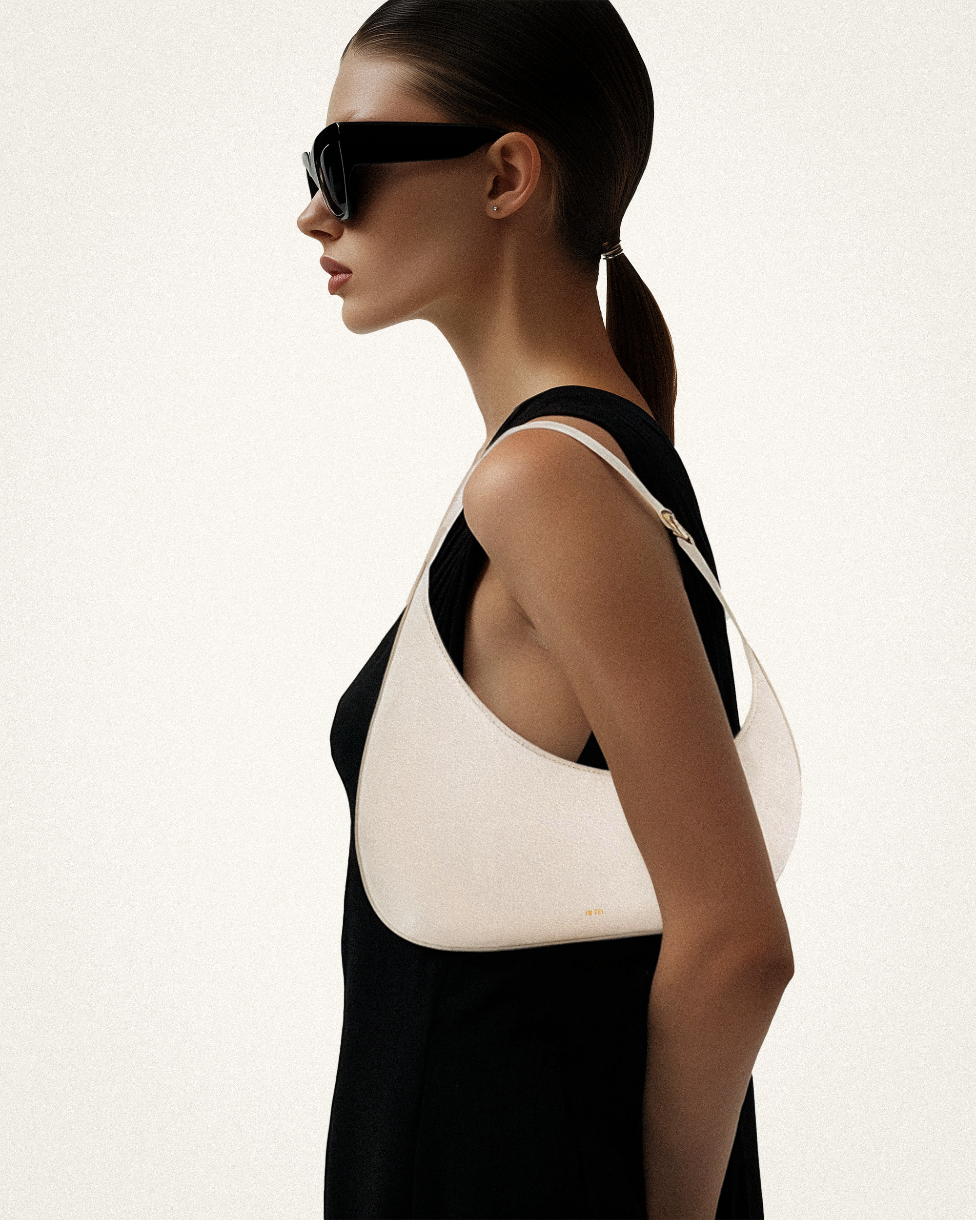 Harlee ショルダーバッグ - アイボリー - JW PEI Japan Official Harlee ショルダーバッグ - アイボリー - JW PEI Japan Official