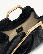 Lila クロコ型押し風 フェイクレザー メタルフレーム クラッチ - ブラック