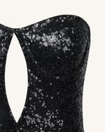 Brynlee ブラックのシーケンス刺繍入りのストラップレスミニドレス - ブラック