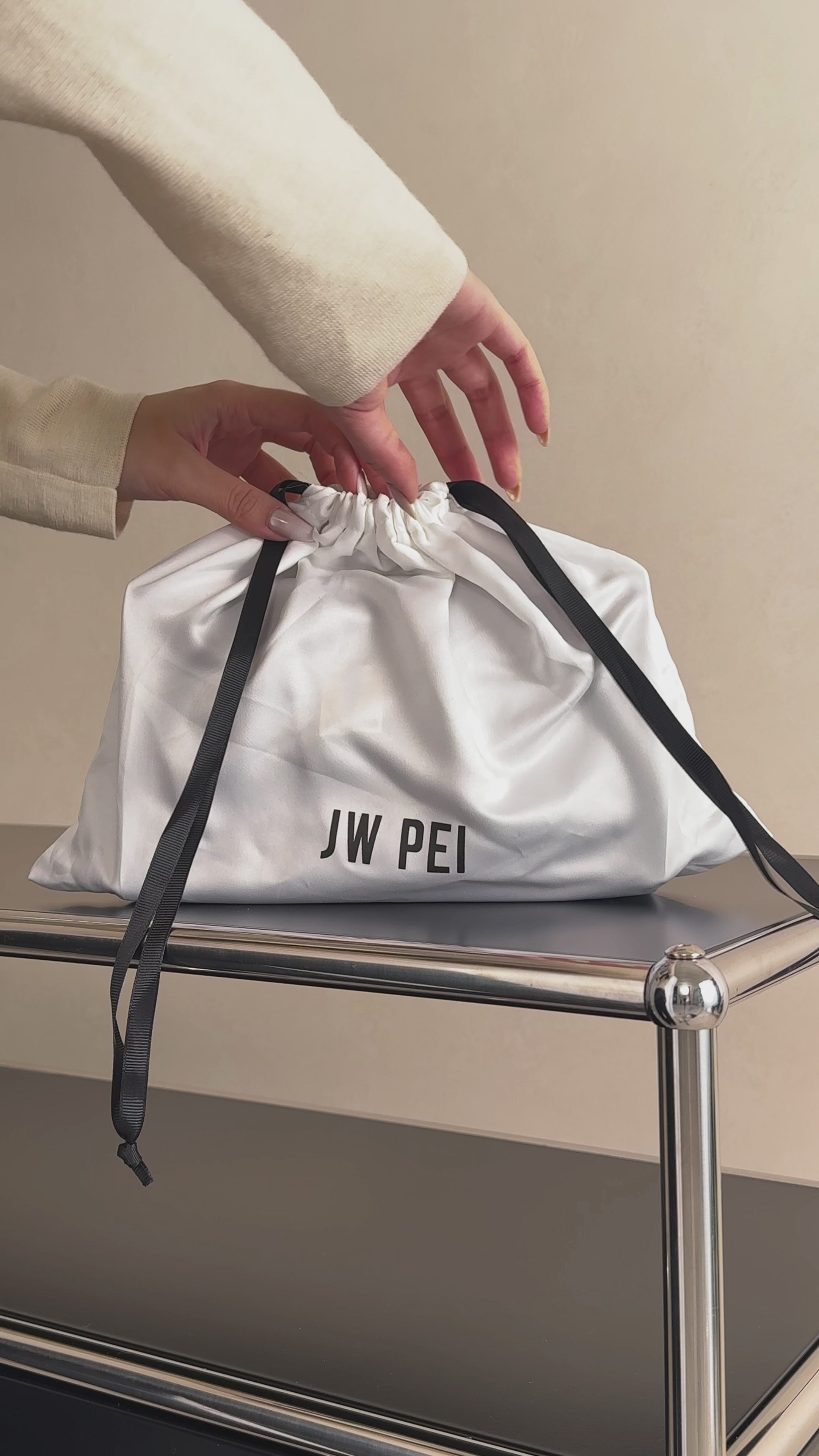 Thea トップハンドルバッグ - ダークオリーブ – JW PEI Japan Official